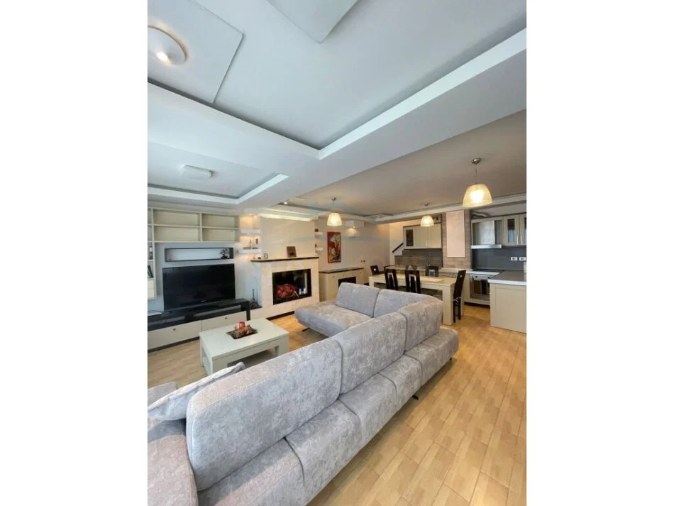 Tirane, jepet me qera apartament duplex 2+1+Aneks+Ballkon Kati 3, 128 m² 1.100 € (Rezidenca Kodra e Diellit 1)