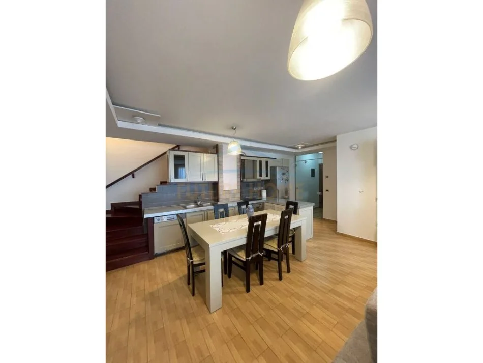 Tirane, jepet me qera apartament duplex 1+1 Kati 3, 128 m² 1.100 € (Kodra e Diellit)