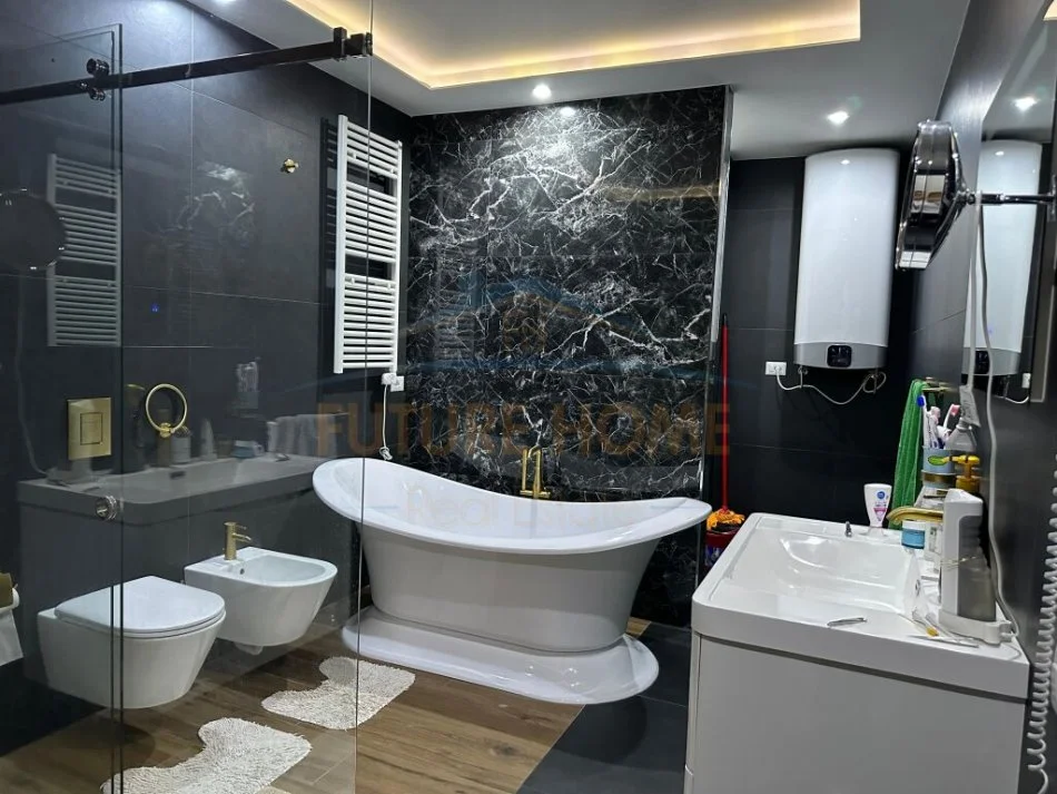 Tirane, shitet apartament duplex Dublex Kati 1, 218 m² 436.000 € (Kopshti Zoologjik)