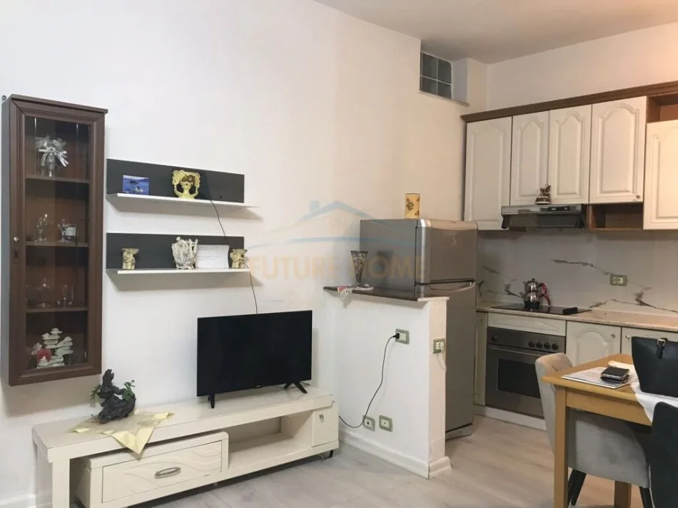 Tirane, jepet me qera apartament 1+1 Kati 2, 75 m² 650 € 