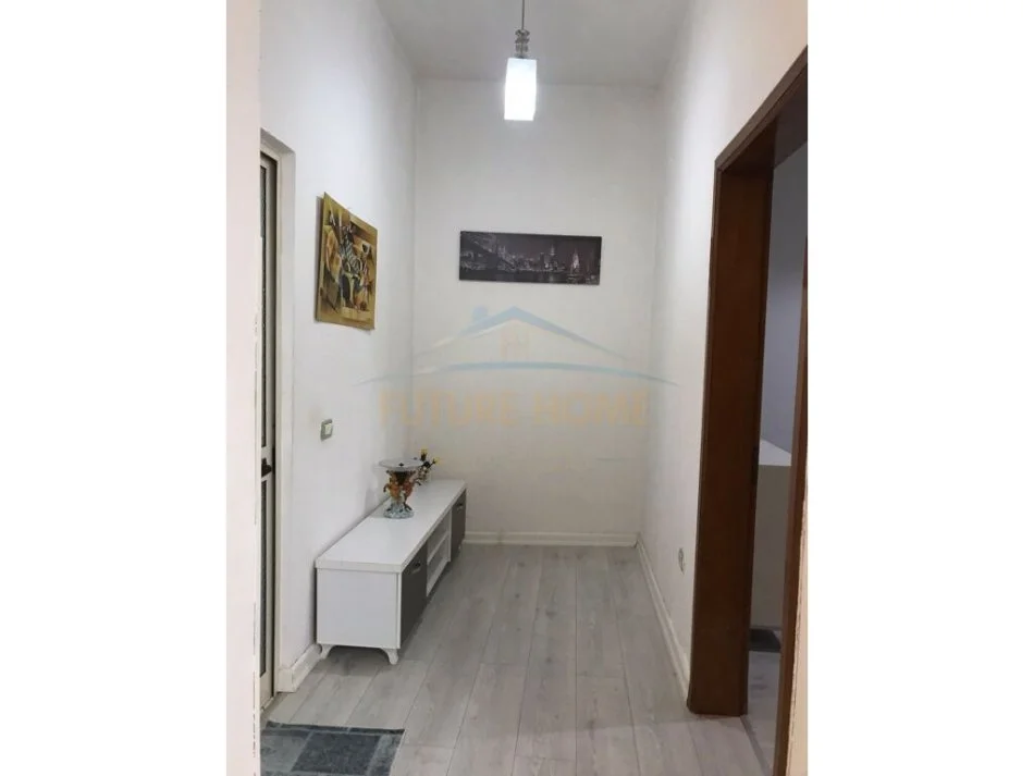 Tirane, jepet me qera apartament 1+1 Kati 2, 75 m² 650 € 