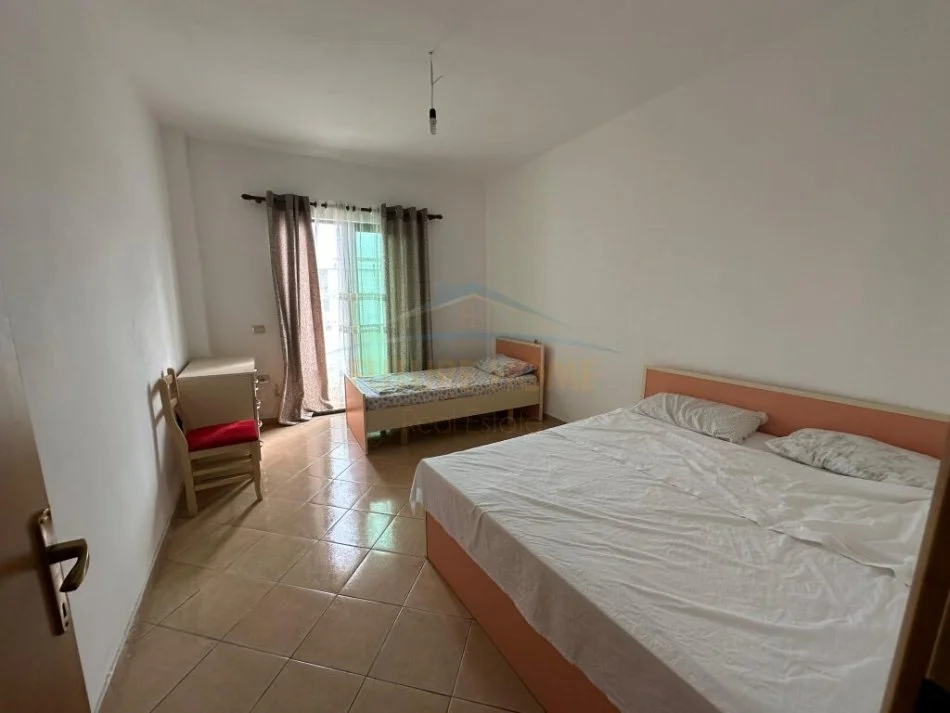 Durres, shitet apartament 2+1+Ballkon Kati 2, 106 m² 100.000 € (Bulevardi i Pishave)