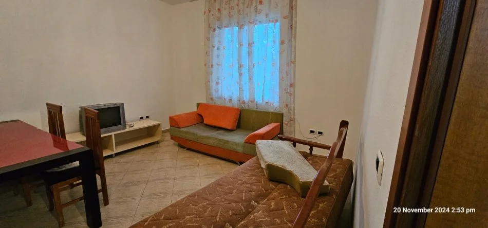 Tirane, jepet me qera apartament 2+1+Ballkon Kati 3, 119 m² 500 € (Rruga e Kavajes)