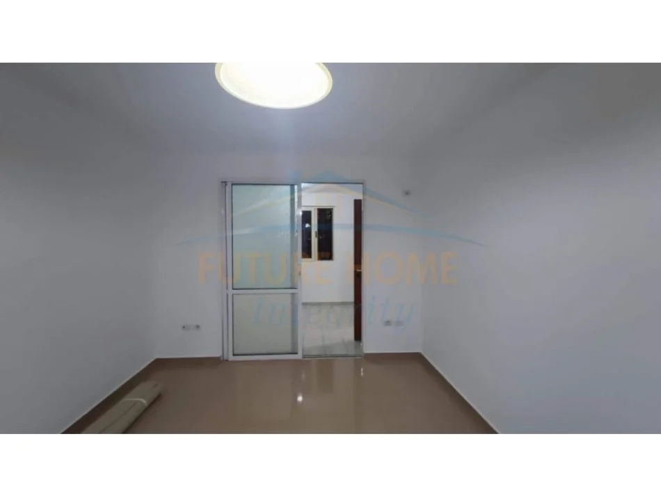 Tirane, jepet me qera dyqan Kati 0, 50 m² 350 € (STADIUMI DINAMO TIRANE)