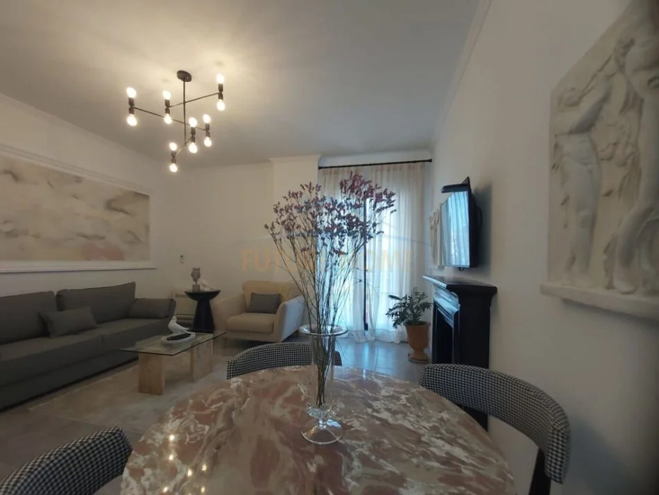 Tirane, jepet me qera apartament 1+1 Kati 6, 67 m² 1.250 € (Rruga Kajo Karafili)