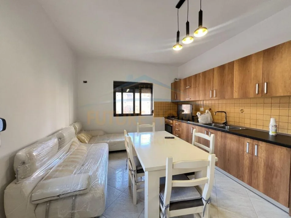 Durres, jepet me qera apartament 2+1 Kati 2, 68 m² 450 € (Muzeumi,Durres)