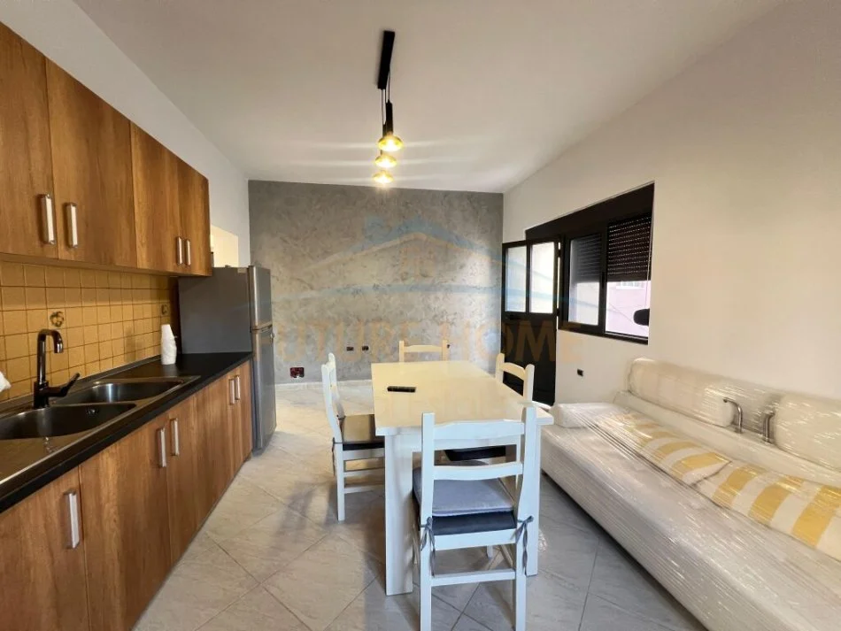 Durres, jepet me qera apartament 2+1 Kati 2, 68 m² 450 € (Muzeumi,Durres)