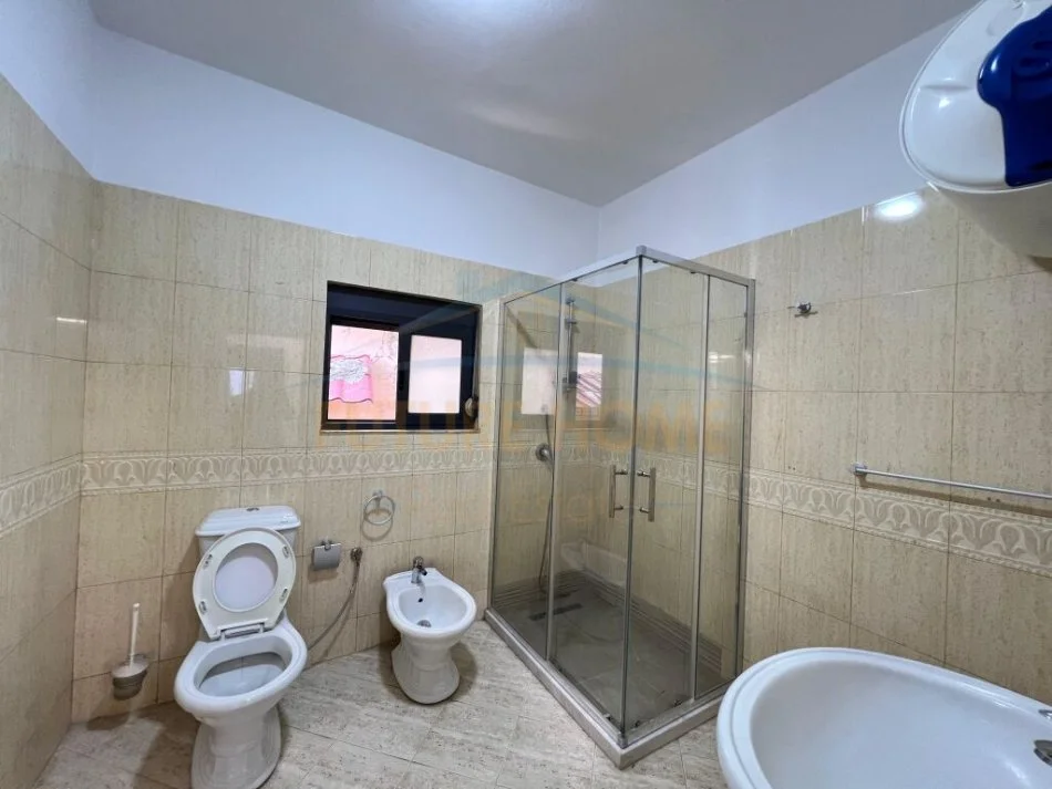 Durres, jepet me qera apartament 2+1 Kati 2, 68 m² 450 € (Muzeumi,Durres)