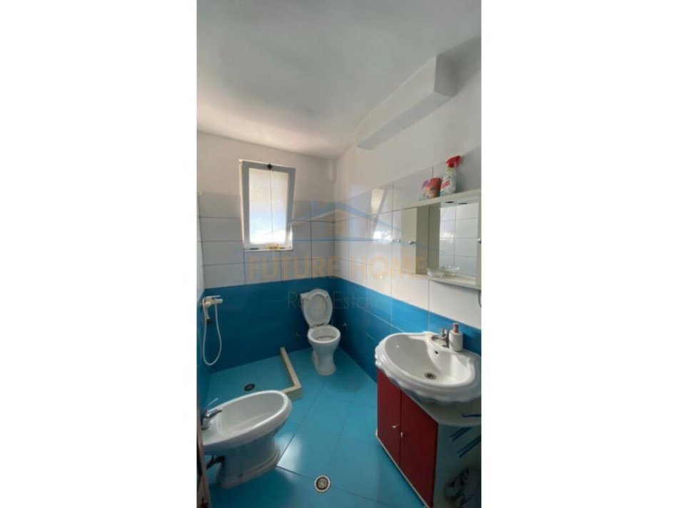 Tirane, jepet me qera apartament 2+1 Kati 3, 65 m² 350 € 