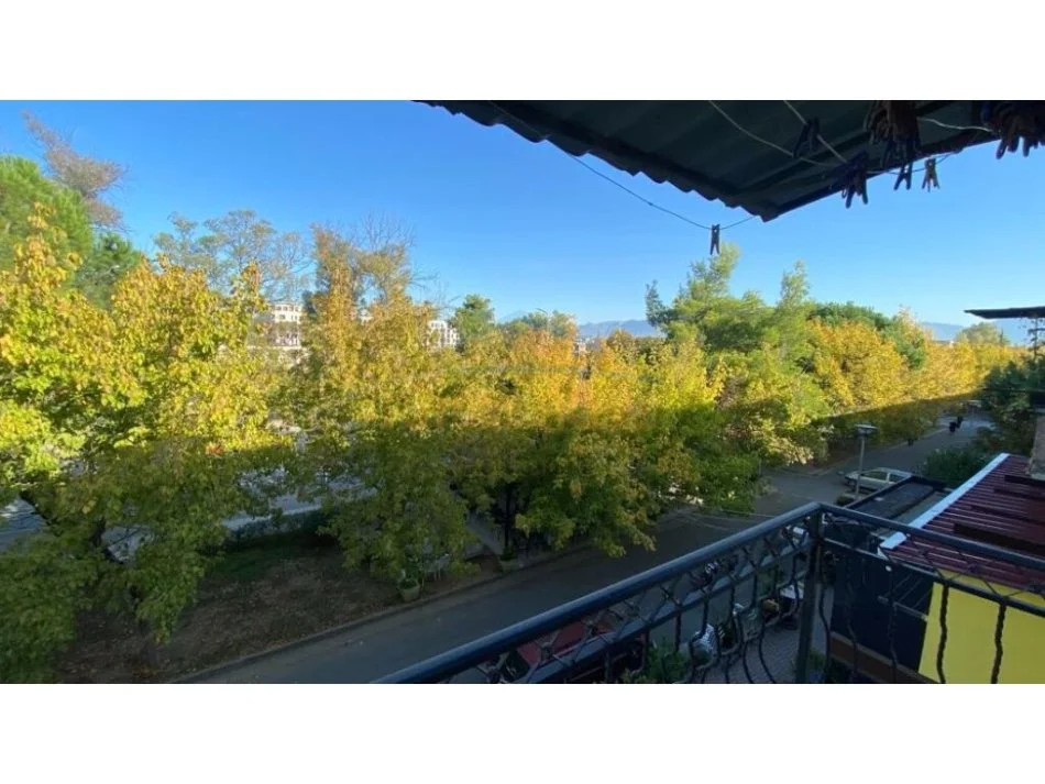 Tirane, jepet me qera apartament 2+1 Kati 3, 65 m² 350 € 