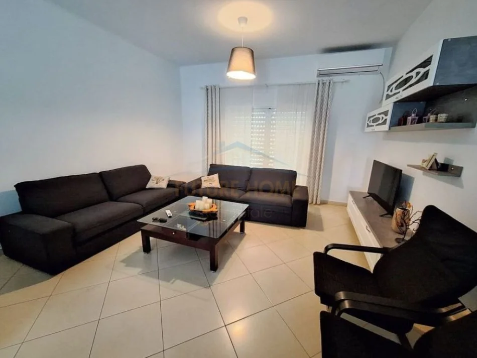 Durres, jepet me qera apartament 2+1 Kati 2, 136 m² 450 € (Rruga e Miqesise, Durres)