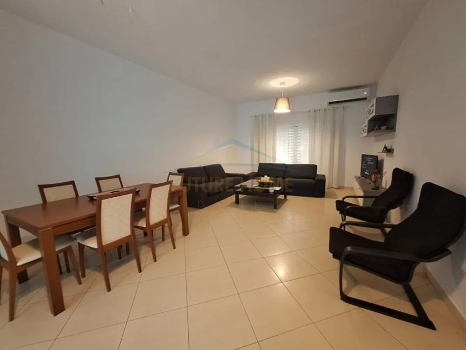 Durres, jepet me qera apartament 2+1 Kati 2, 136 m² 450 € (Rruga e Miqesise, Durres)