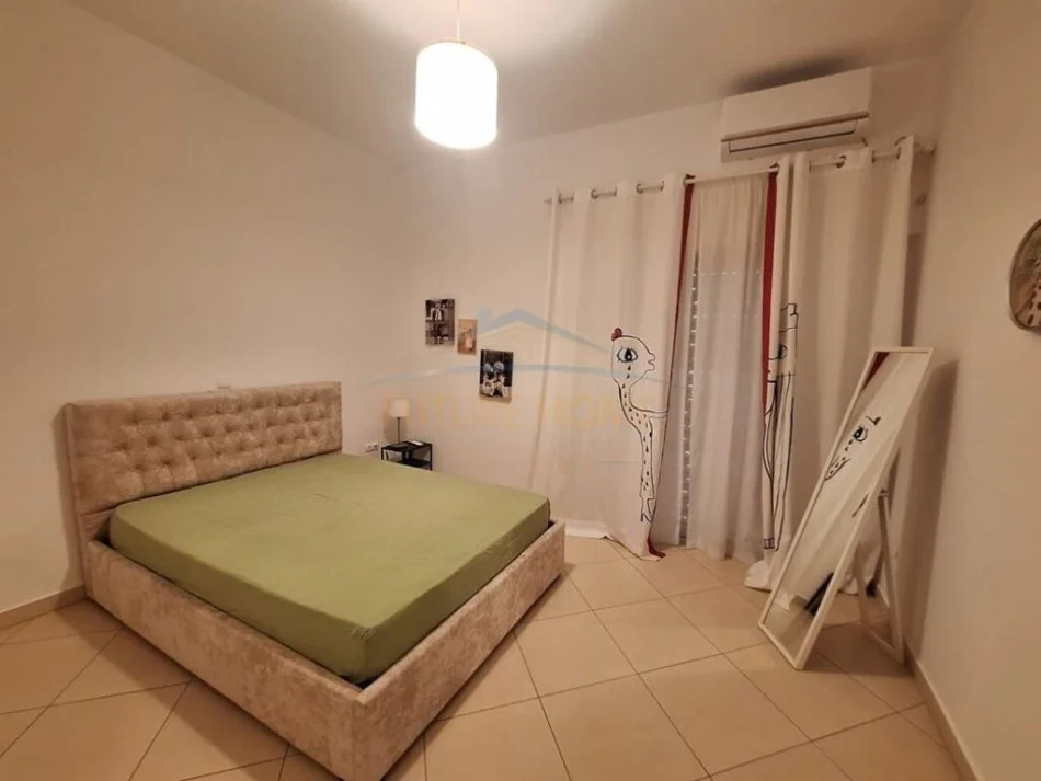 Durres, jepet me qera apartament 2+1 Kati 2, 136 m² 450 € (Rruga e Miqesise, Durres)