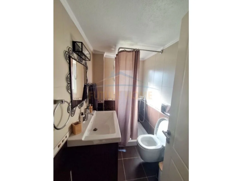 Durres, jepet me qera apartament 2+1 Kati 2, 136 m² 450 € (Rruga e Miqesise, Durres)