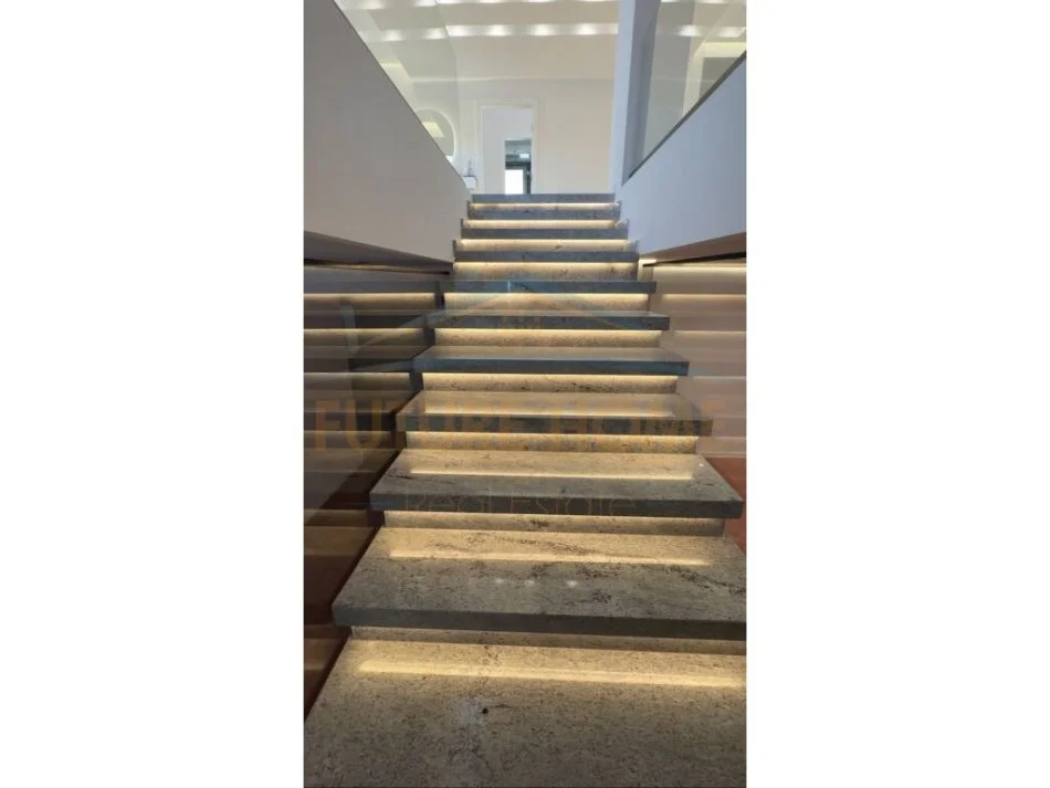 Tirane, jepet me qera apartament 3 Katshe Kati 0, 680 m² 3.000 € (Petrele)