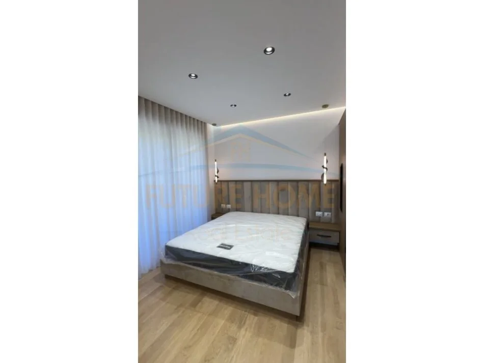 Tirane, jepet me qera apartament 3 Katshe Kati 0, 680 m² 3.000 € (Petrele)