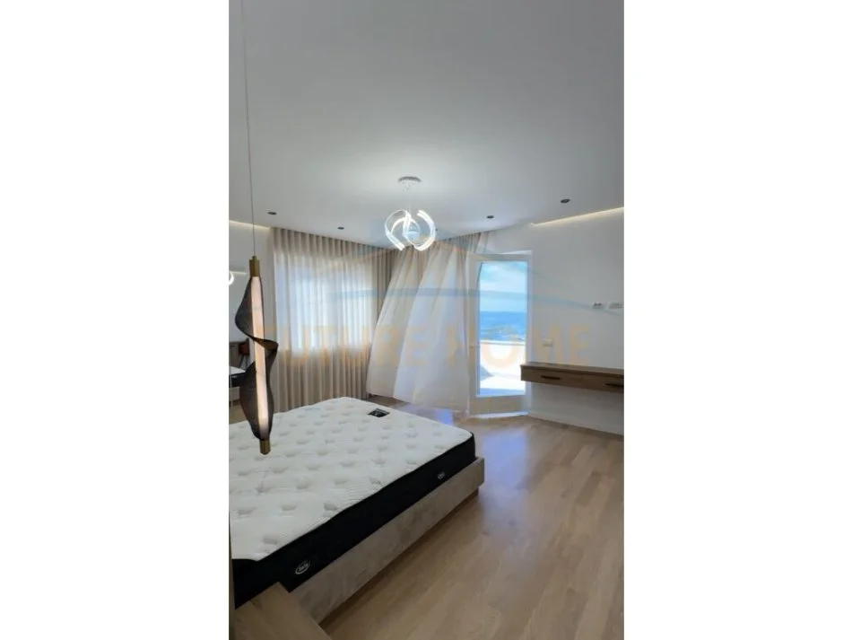 Tirane, jepet me qera Vile , 680 m² 5.000 € 