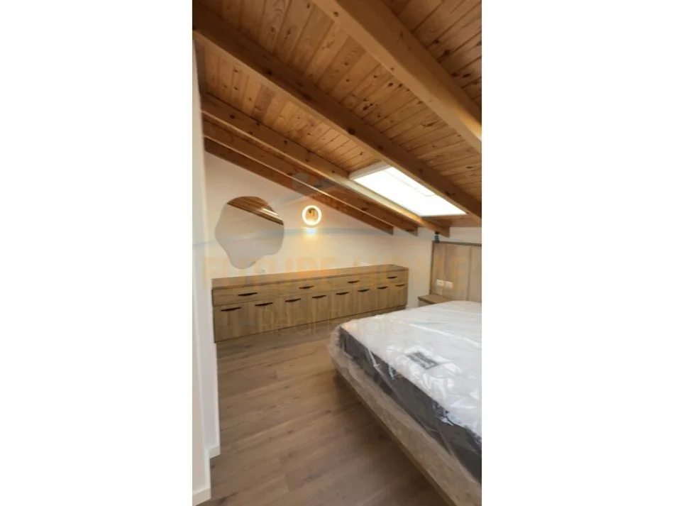 Tirane, jepet me qera Vile , 680 m² 5.000 € 