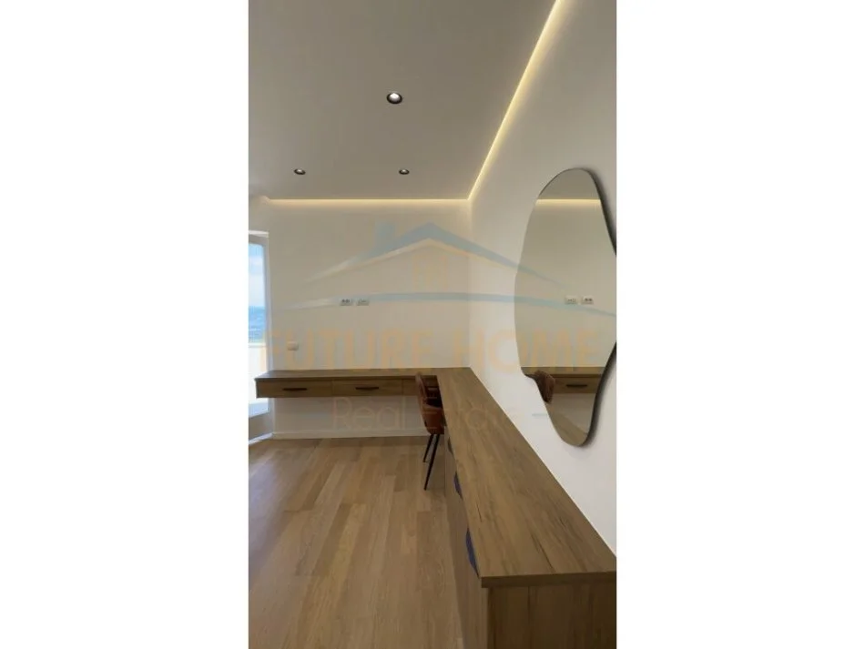 Tirane, jepet me qera Vile , 680 m² 5.000 € 