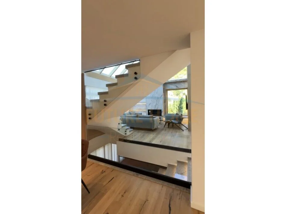 Tirane, jepet me qera apartament 3 Katshe Kati 0, 680 m² 3.000 € (Petrele)