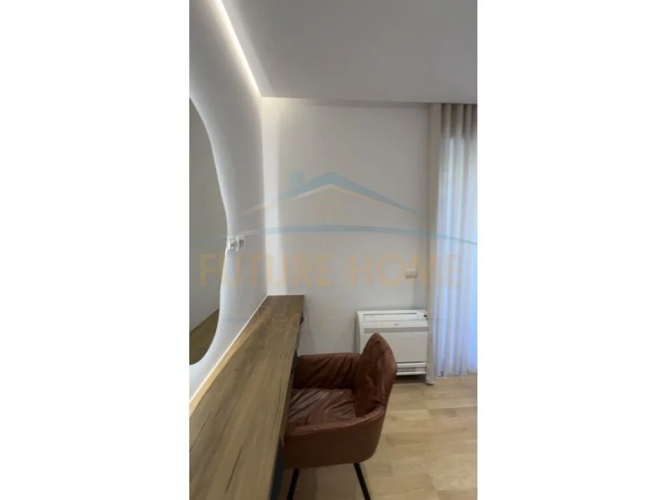 Tirane, jepet me qera Vile , 680 m² 5.000 € 