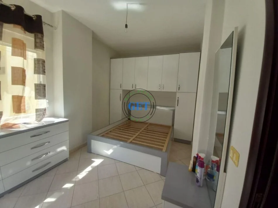 Durres, jepet me qera apartament 1+1+Ballkon Kati 2, 250 m² 250 € (SHkembi i Kavajes)