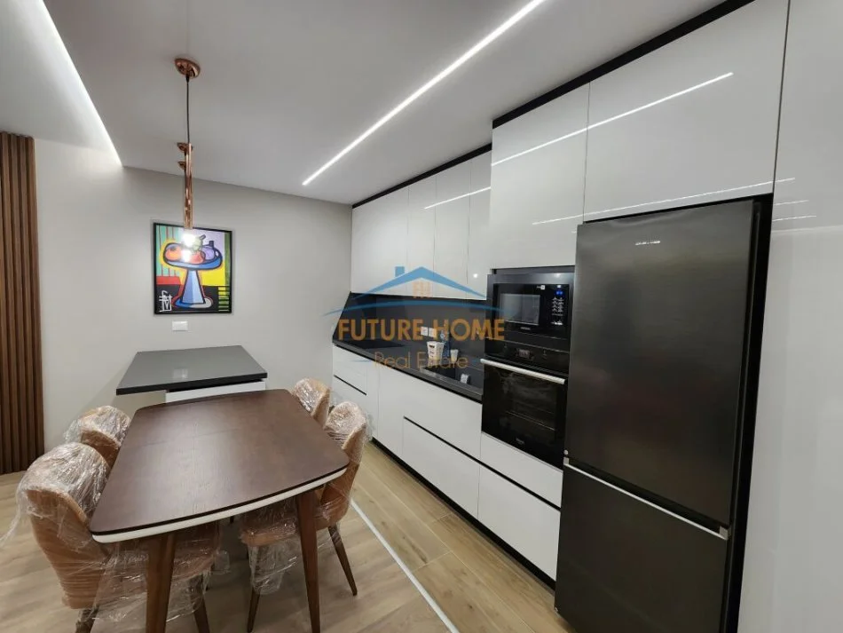 Tirane, jepet me qera apartament 2+1+Aneks+Ballkon , 116 m² 900 € (Don Bosco)