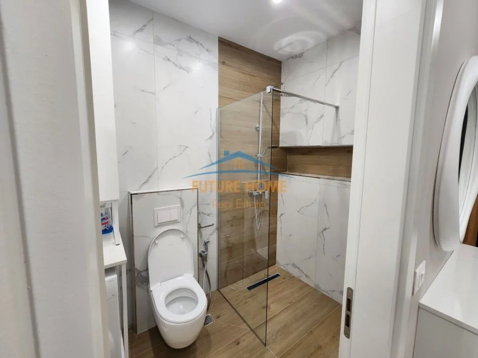 Tirane, jepet me qera apartament 2+1 , 116 m² 900 € 