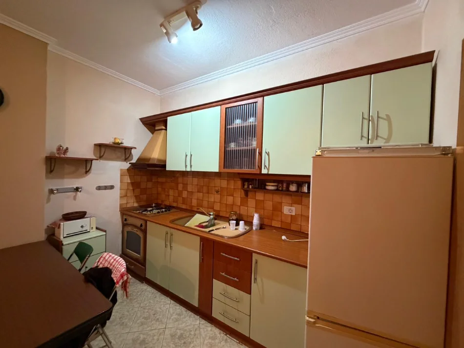 Durres, jepet me qera apartament 1+1+Ballkon Kati 3, 63 m² 350 € (plazh)