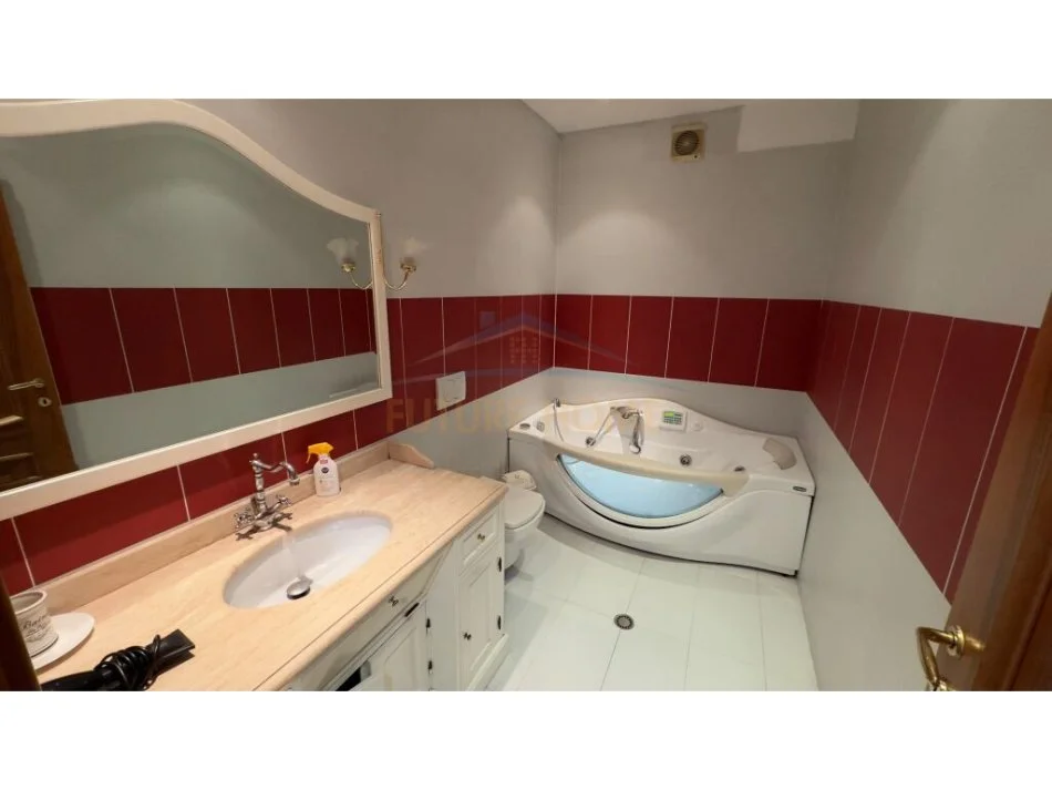 Tirane, jepet me qera 3+1+Aneks+Ballkon Kati 8, 200 m² 1.000 € (Komuna e Parisit)