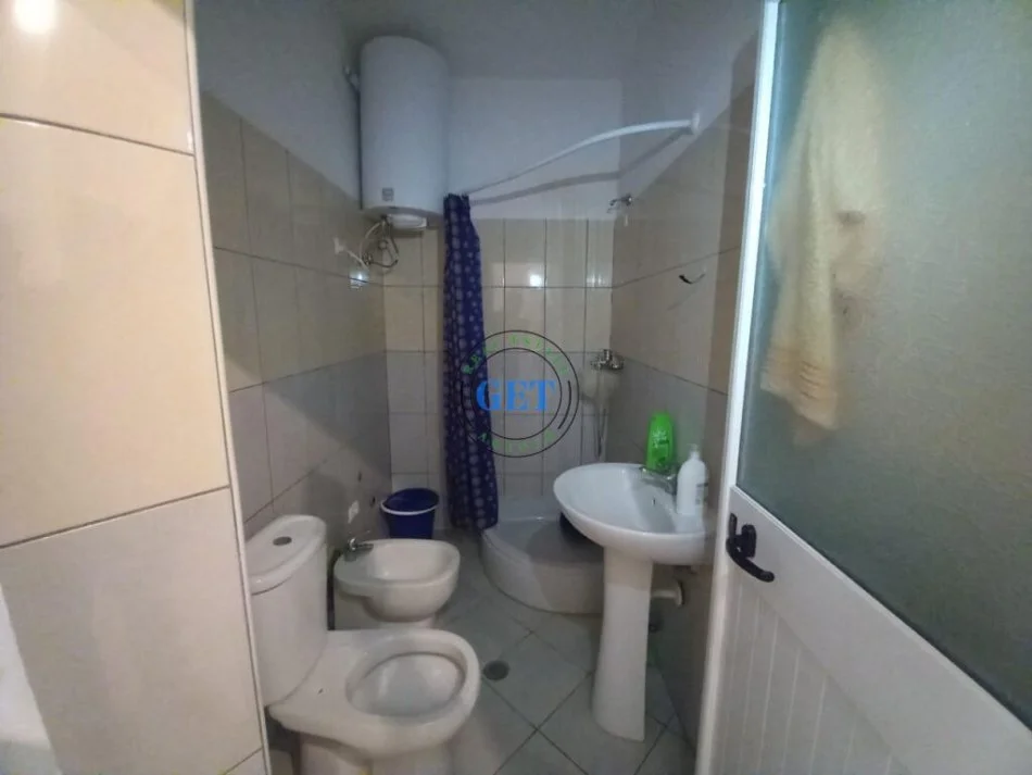 Durres, jepet me qera apartament 1+1 , 65 m² 230 € (Shkembi i Kavajes, Durres)