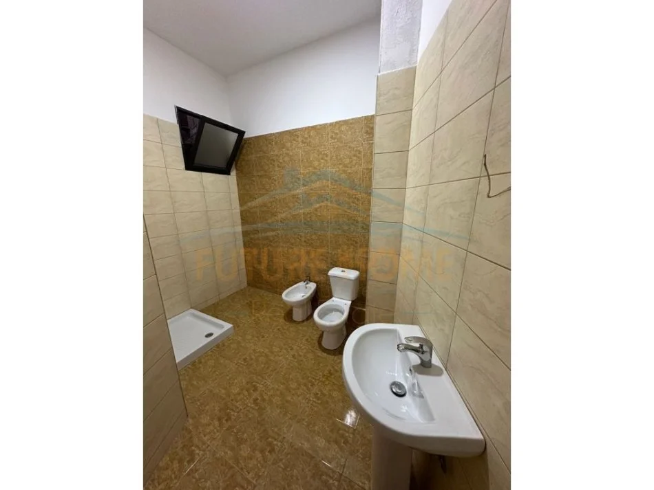 Tirane, jepet me qera apartament 2+1+Ballkon Kati 9, 125 m² 500 € (Unaza e Re)
