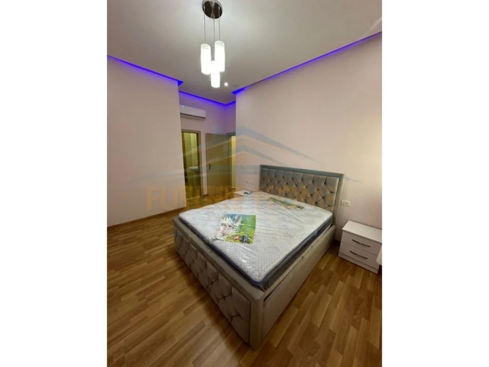 Tirane, jepet me qera apartament 2+1 Kati 9, 126 m² 500 € 