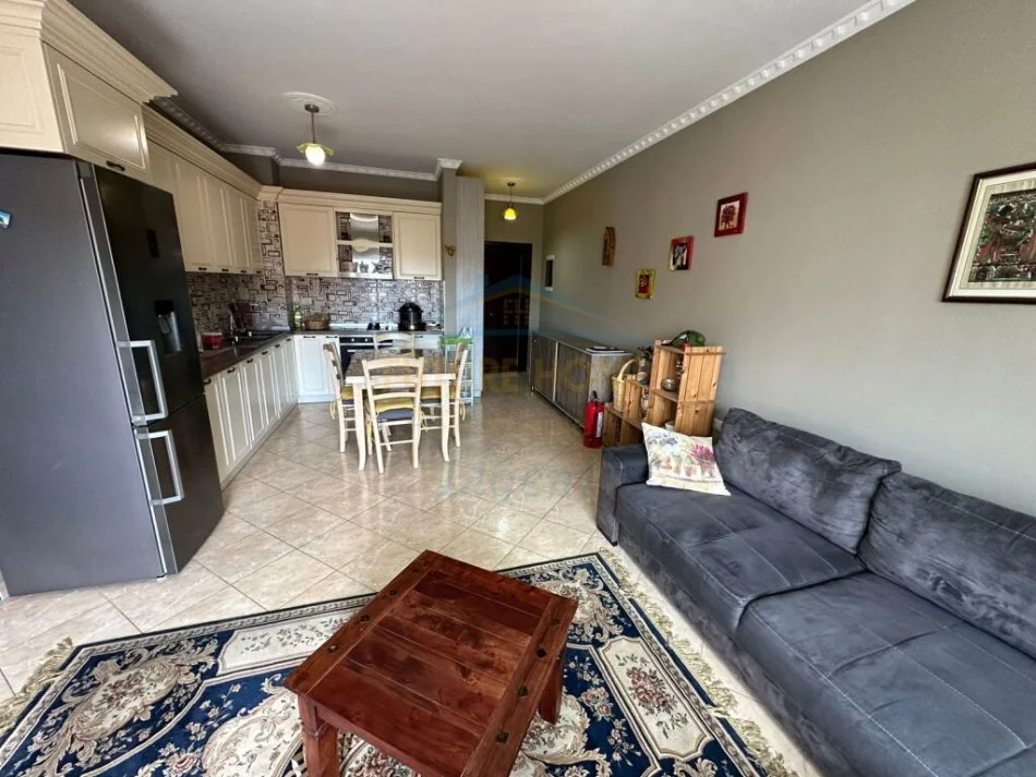 Tirane, shitet apartament 2+1+Ballkon Kati 6, 94 m² 125.000 € (Unaza e Re)