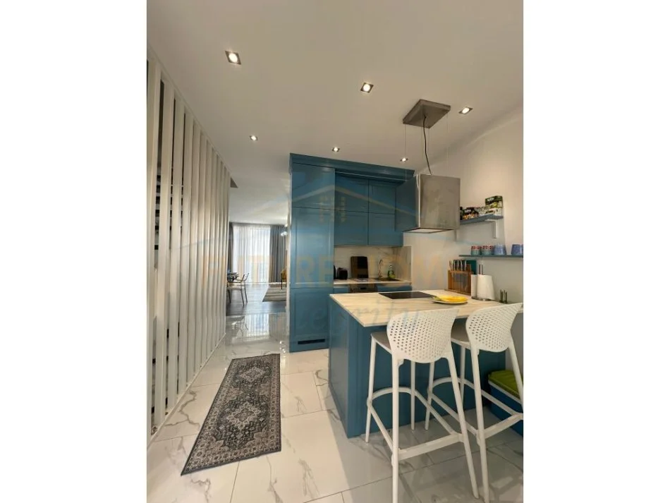 Durres, shitet apartament 2+1 Kati 1, 136 m² (Kepin e Rodonit,Durres.)