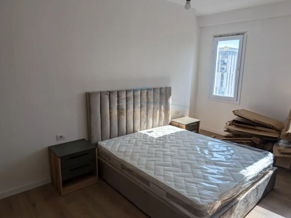 Tirane, jepet me qera apartament 3+1+Ballkon Kati 9, 103 m² 700 € (fusha e avioacionit)