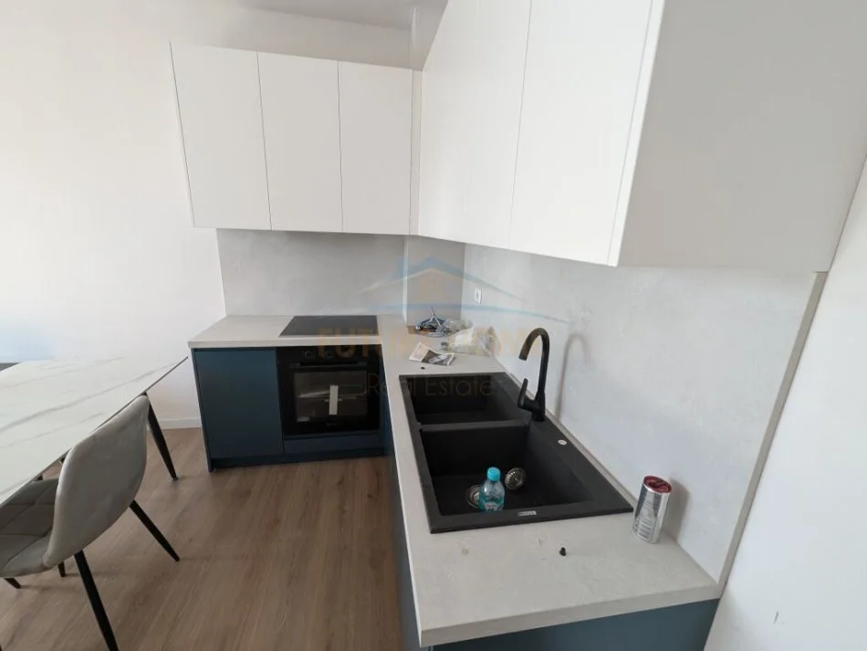 Tirane, jepet me qera apartament 3+1+Ballkon Kati 9, 103 m² 700 € (Fusha e Aviacionit)
