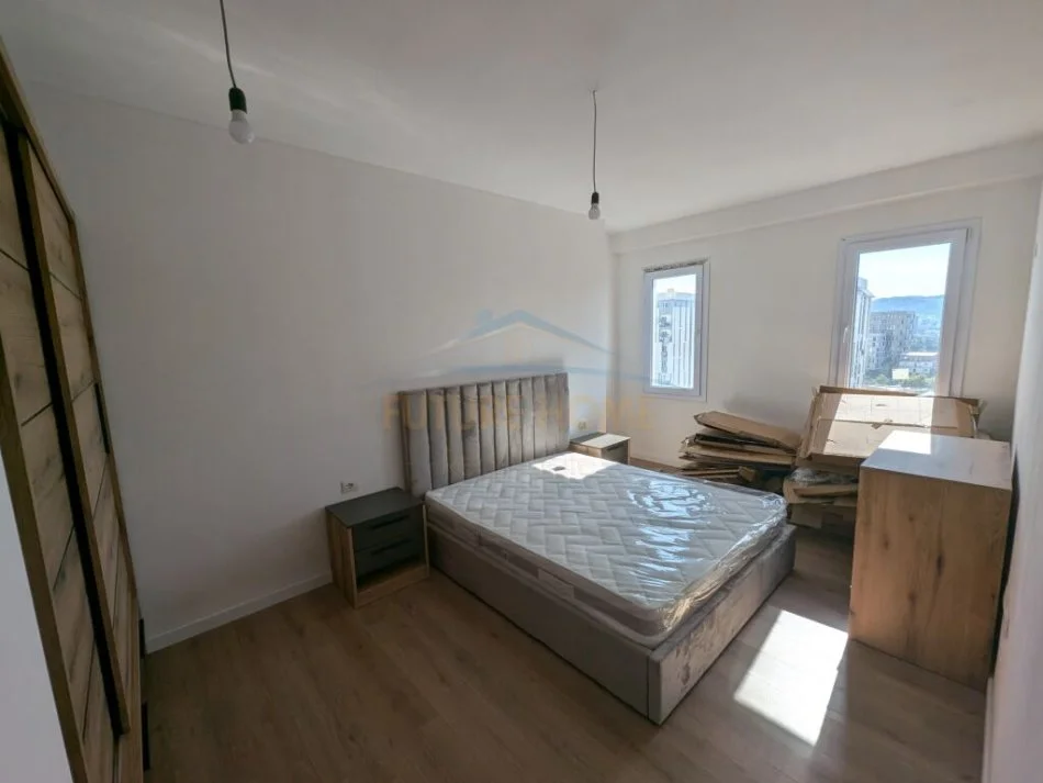 Tirane, jepet me qera apartament 3+1+Ballkon Kati 9, 103 m² 700 € (Fusha e Aviacionit)