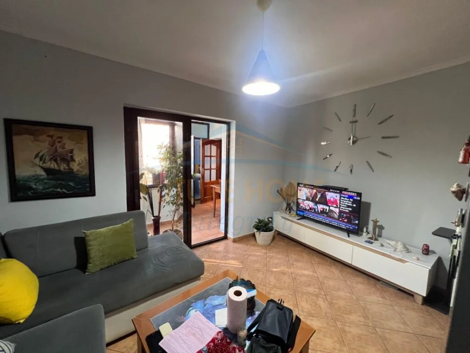 Tirane, jepet me qera apartament 2+1 Kati 2, 85 m² 500 € (Rruga e Elbasanit)