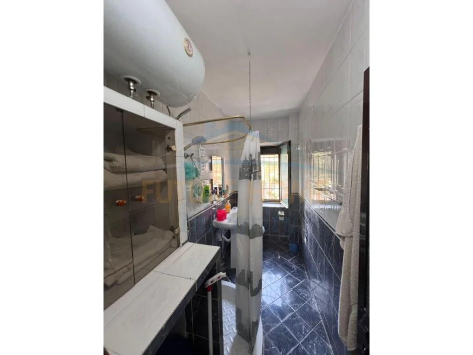 Tirane, jepet me qera apartament 2+1 Kati 2, 85 m² 500 € (PETRONINI LUARASI SHKOLLA E BALETIT)