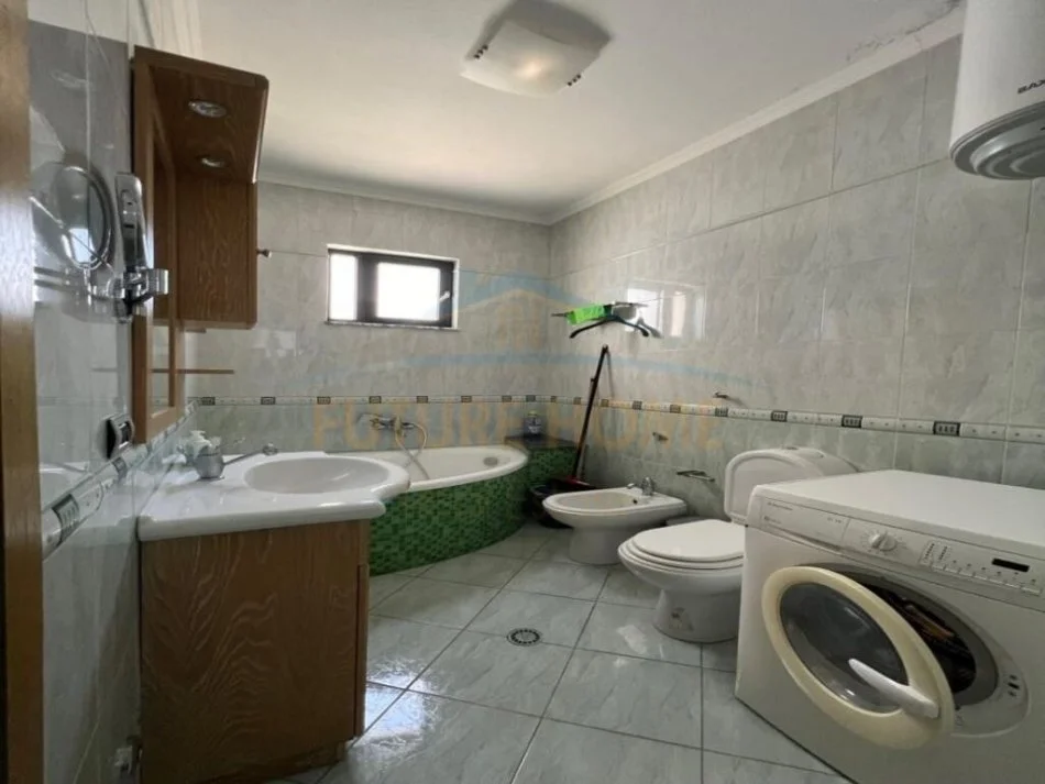 Shkembi Kavajes, shitet apartament duplex 1+1+Aneks+Ballkon Kati 4, 440 m² 330.000 € (Shkembi Kavajes,Durres)