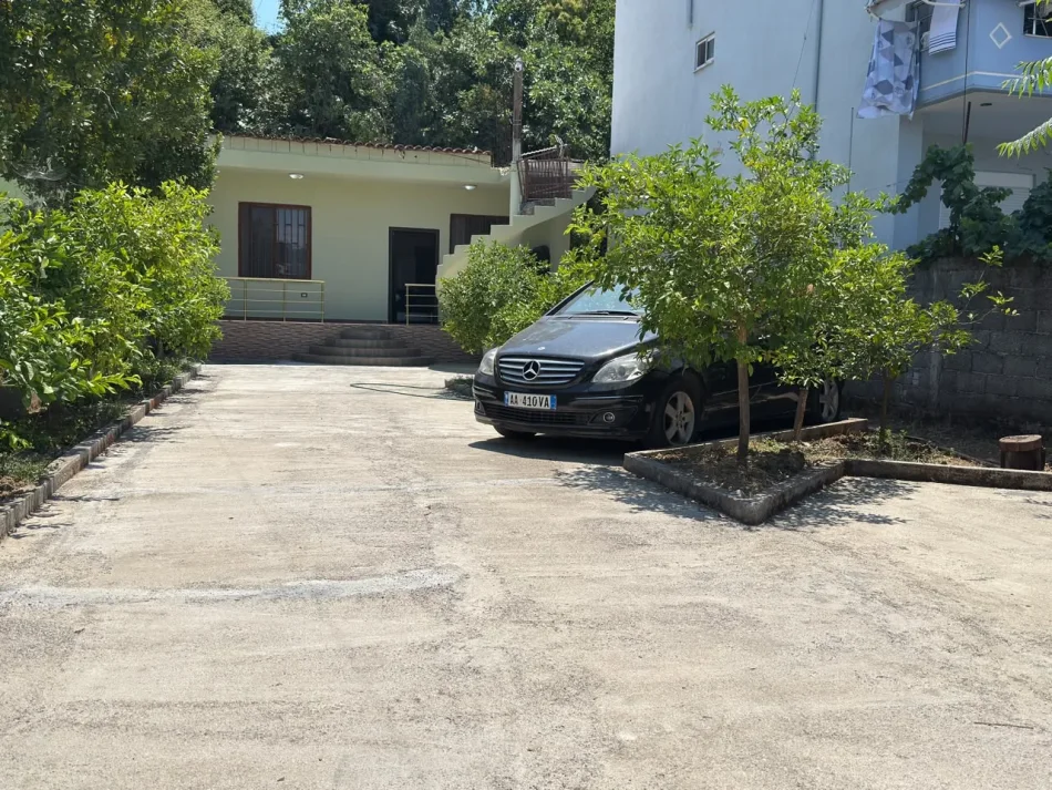 Tirane, jepet me qera shtepi 2+1 Kati 1, 300 m² 400 € (Shtëpi Private 1-Katëshe, “Unazë e Madhe.”, Tufinë)