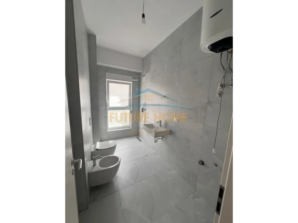 Tirane, shitet apartament 1+1+Ballkon Kati 4, 60 m² 85.000 € (Shitet, Apartament 1+1, Ali Demi)