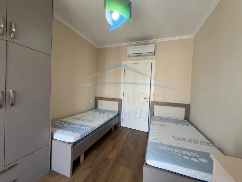 Tirane, jepet me qera apartament 2+1+Aneks+Ballkon Kati 7, 97 m² 800 € (komuna e parisit)