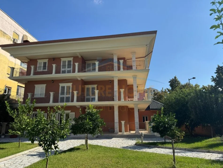 Tirane, jepet me qera Vile 3 Katshe , 469 m² 10.000 € (vilat Gjerane)
