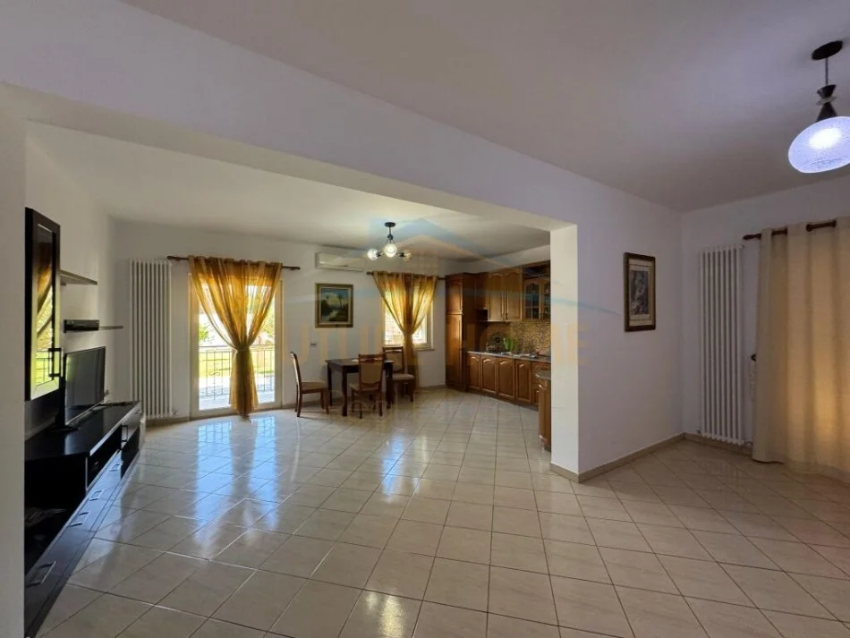 Tirane, jepet me qera Vile 3 Katshe , 469 m² 10.000 € (vilat Gjerane)