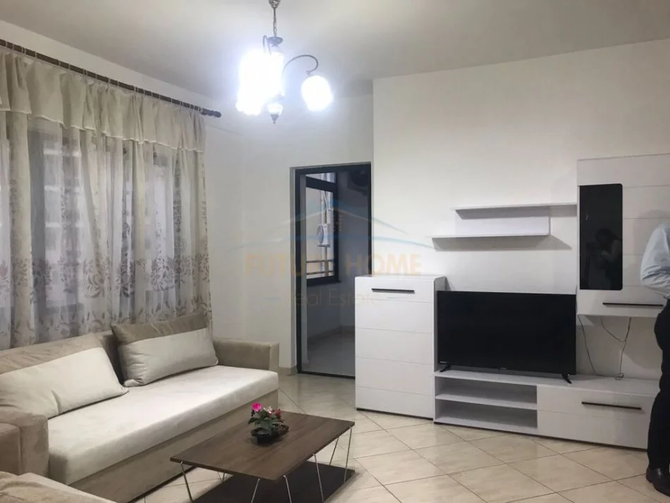 Tirane, shitet apartament 2+1+Ballkon Kati 8, 116 m² 210.000 € (Stacioni Trenit)
