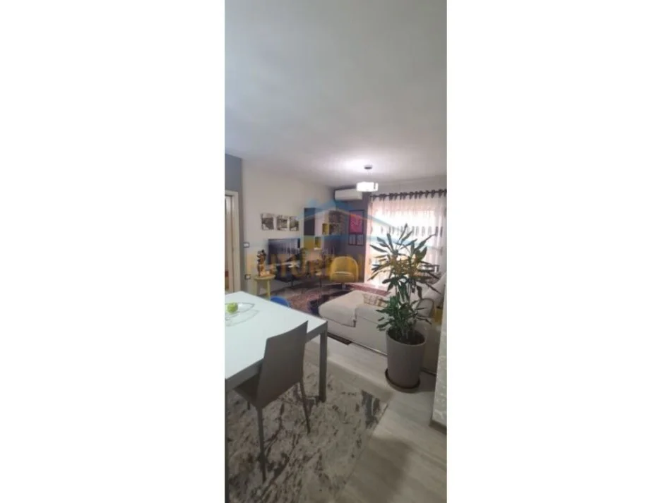 Tirane, jepet me qera apartament 2+1 Kati 8, 89 m² 550 € 
