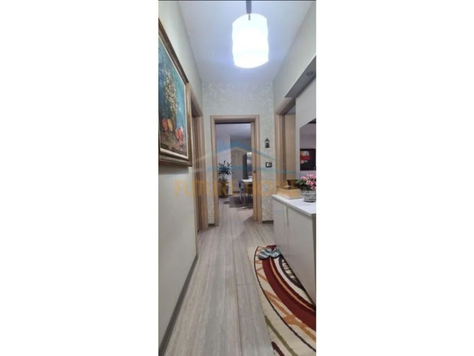 Tirane, jepet me qera apartament 2+1 Kati 8, 89 m² 550 € 