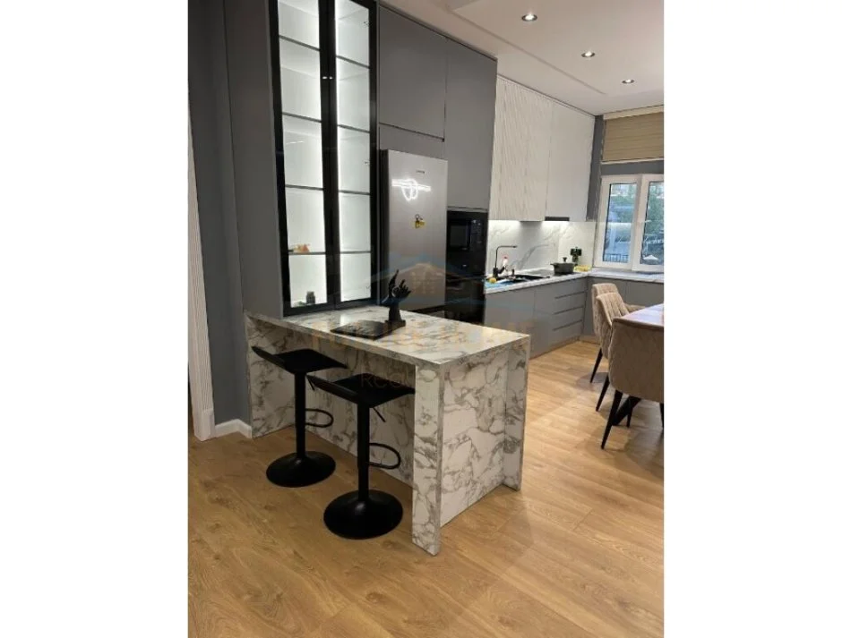 Tirane, jepet me qera apartament 2+1+Aneks+Ballkon Kati 3, 1.100 € (Farke)